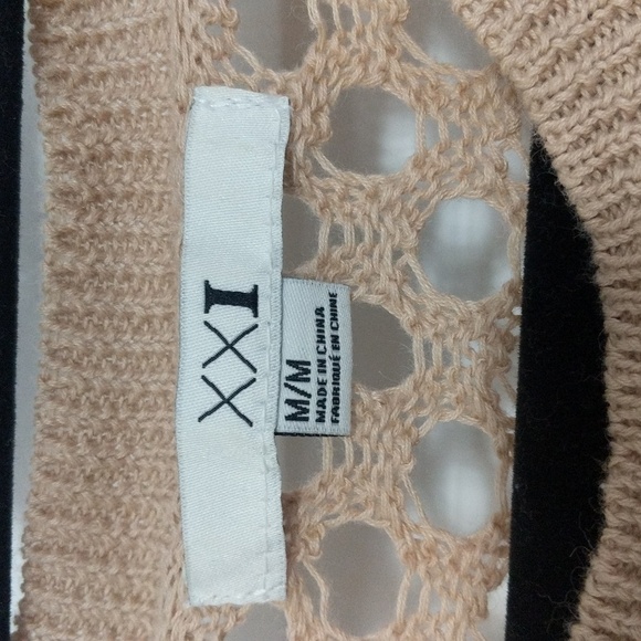 #312Forever 21 Women's Eyelet Short Sleeve Cream Sweater. Size: Medium - Picture 4 of 8